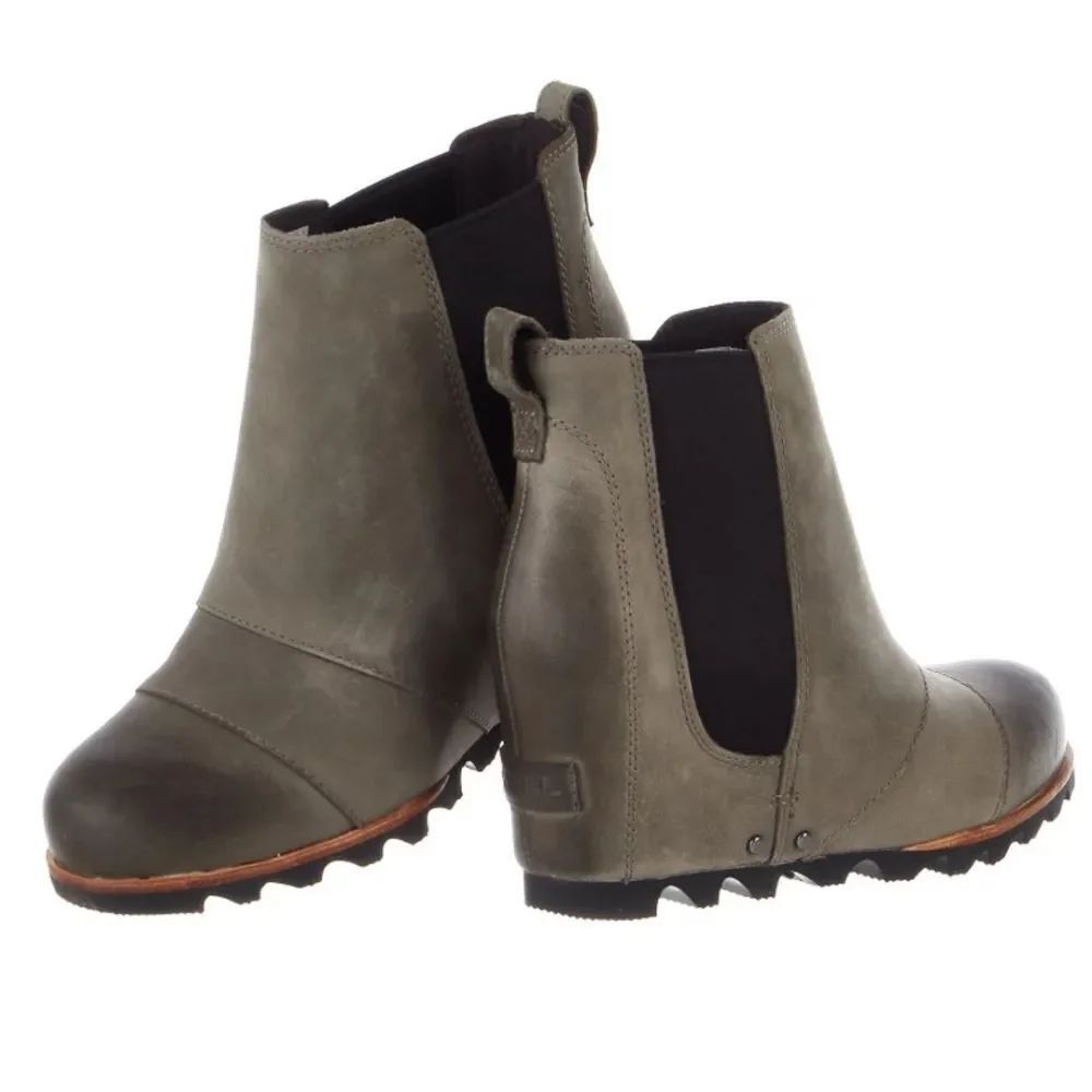 Sorel Lea Wedge Boots in Kettle (Gray)  Size US 9.5